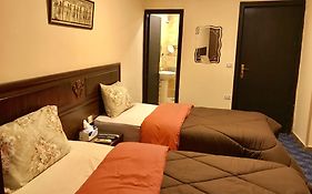 3 Pyramids View Inn